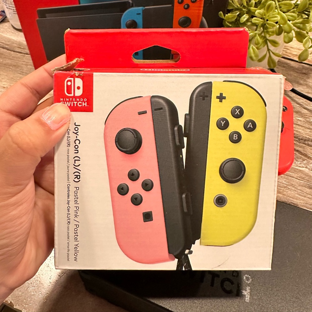Nintendo Switch controllers 💛🩷